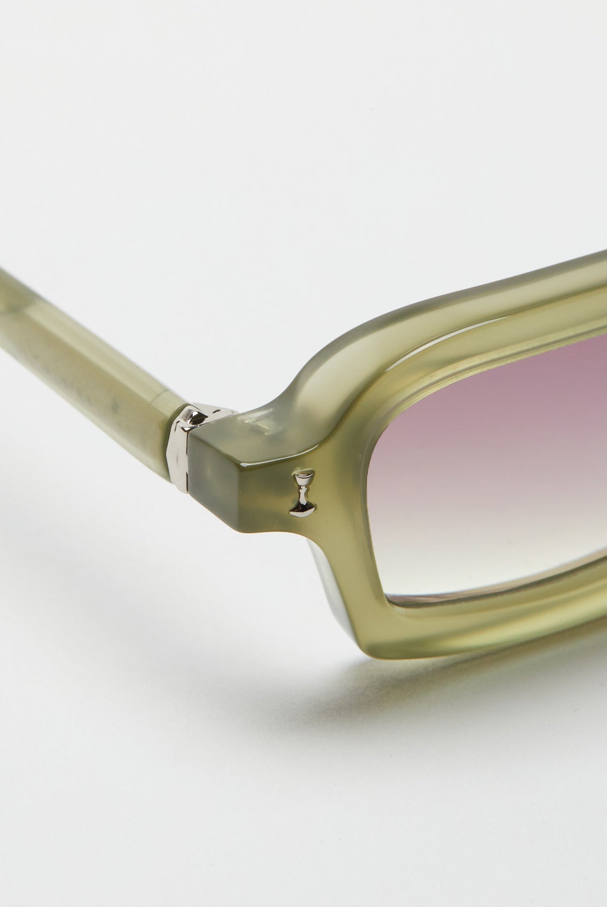 Artus SKYCAPTAIN Emerald acetate sunglasses — Light Purple, three-quarter view