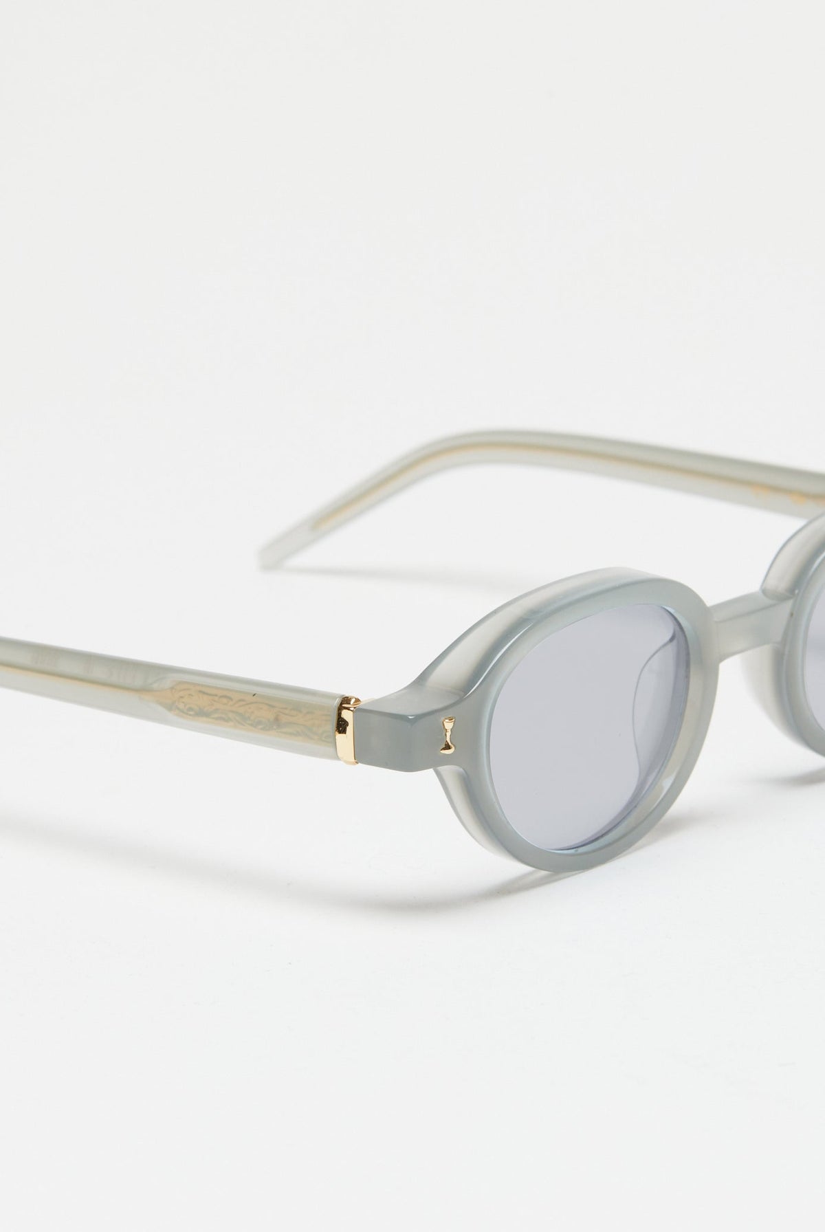 Artus CJ Milky Grey acetate sunglasses — Light Grey, three-quarter view