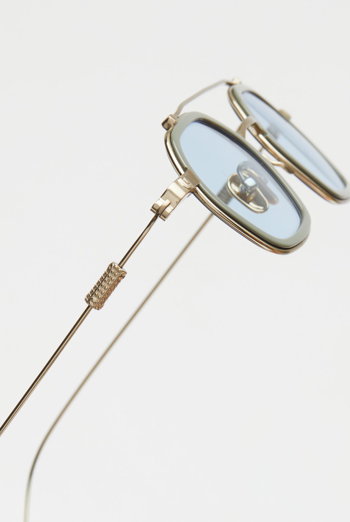 Artus DAN Bronze / Concrete titanium and acetate sunglasses — three-quarter view