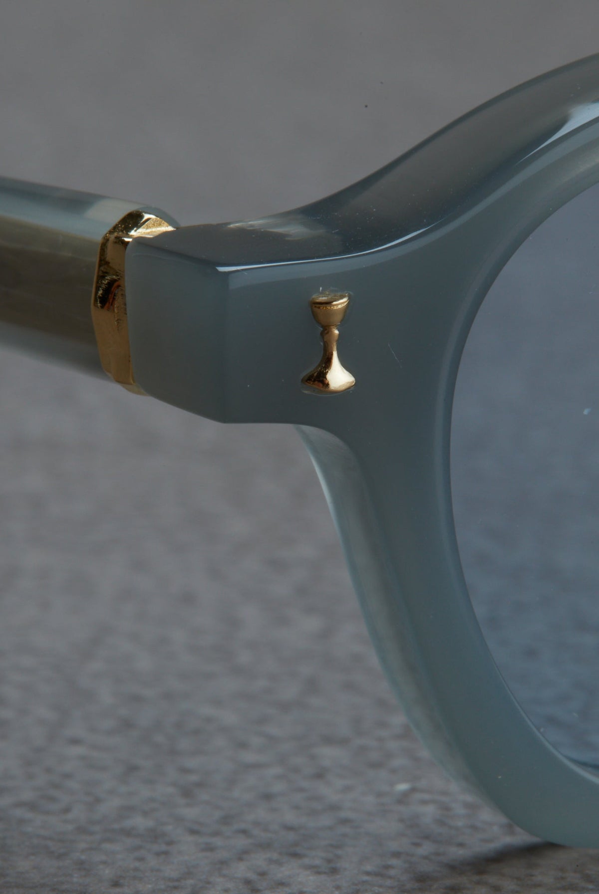 Artus AMO Milky Grey acetate sunglasses — Light Grey, three-quarter view