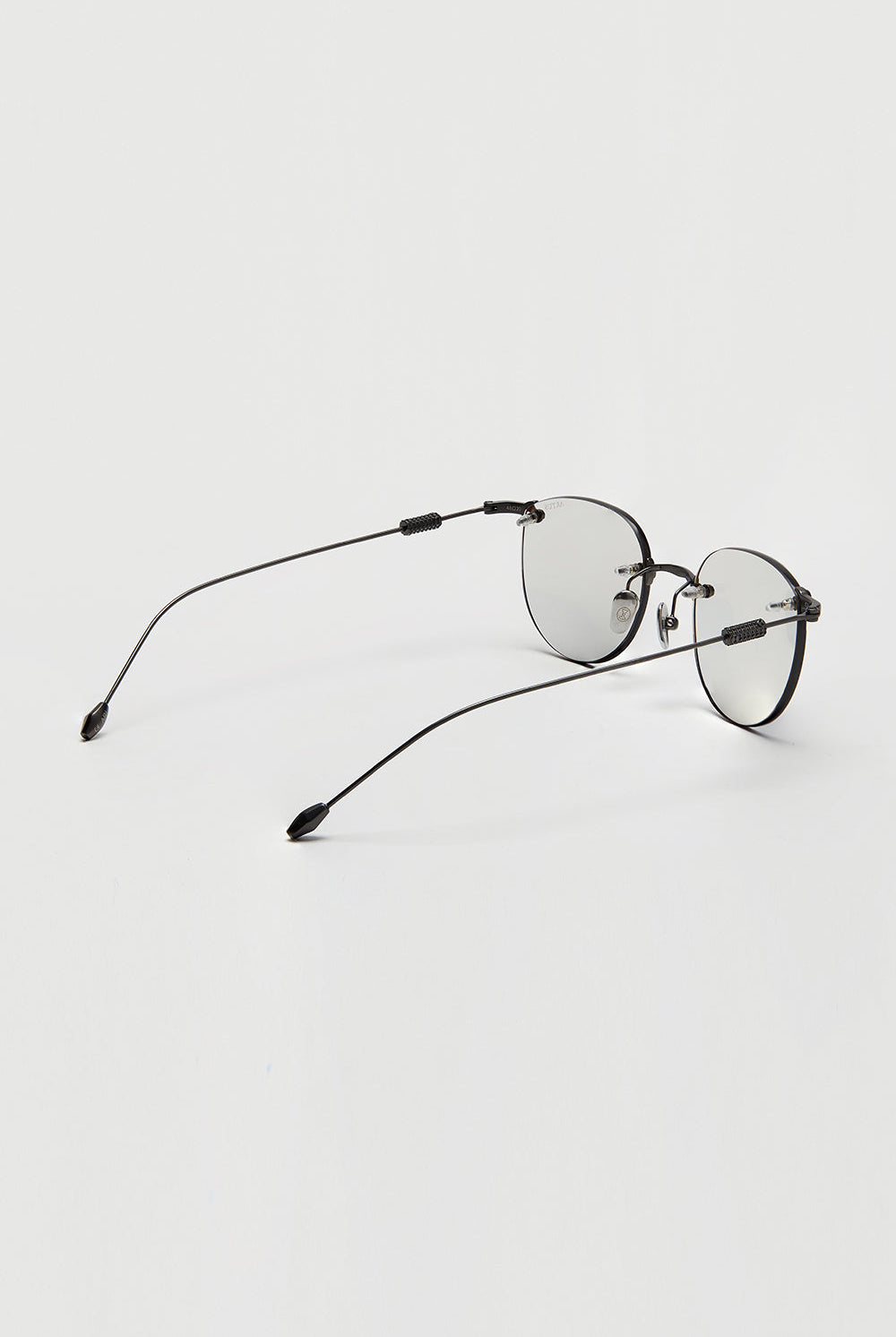Artus ARI GunMetal titanium sunglasses, size L — temple detail