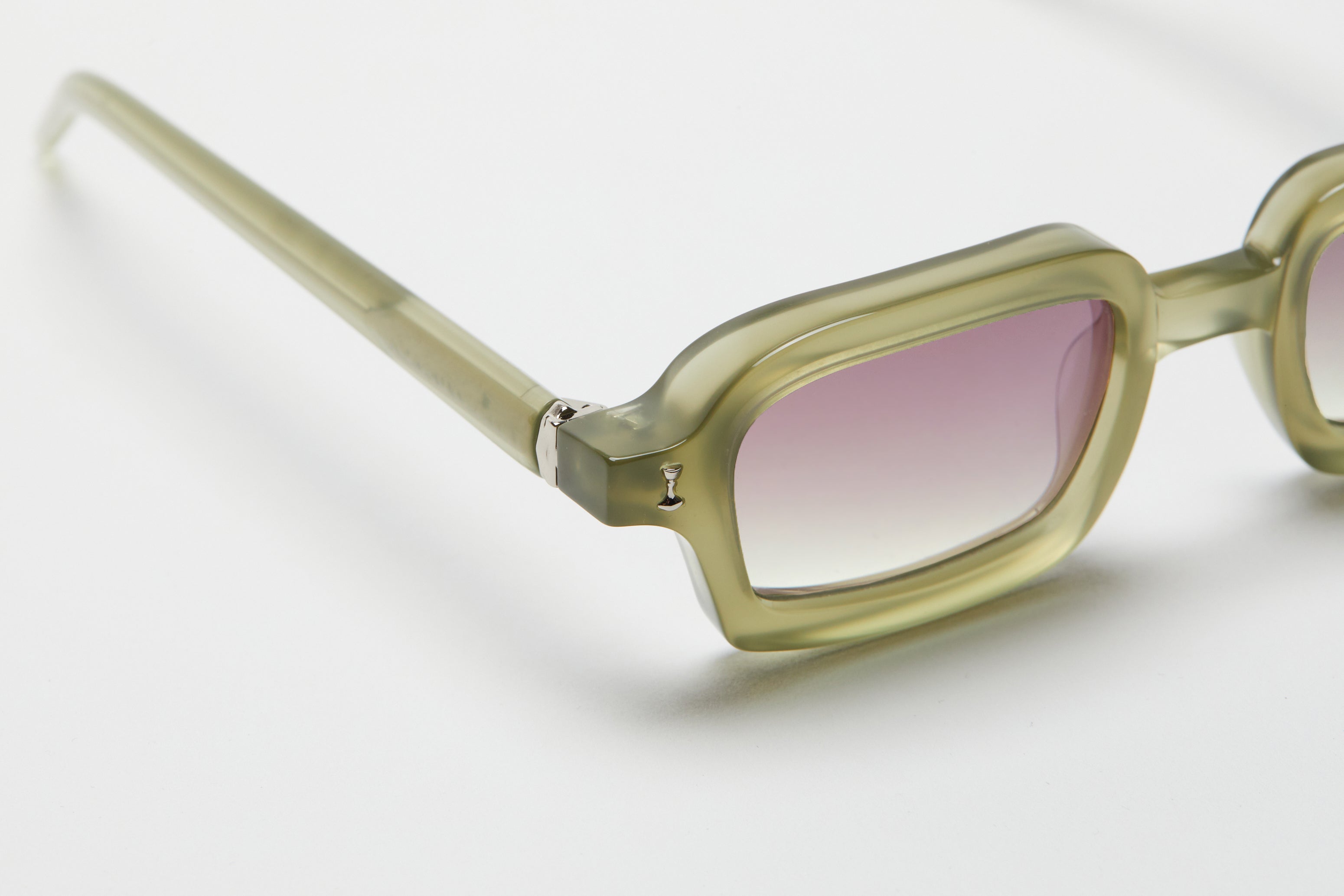 Artus SKYCAPTAIN Emerald acetate sunglasses — Light Purple, three-quarter view
