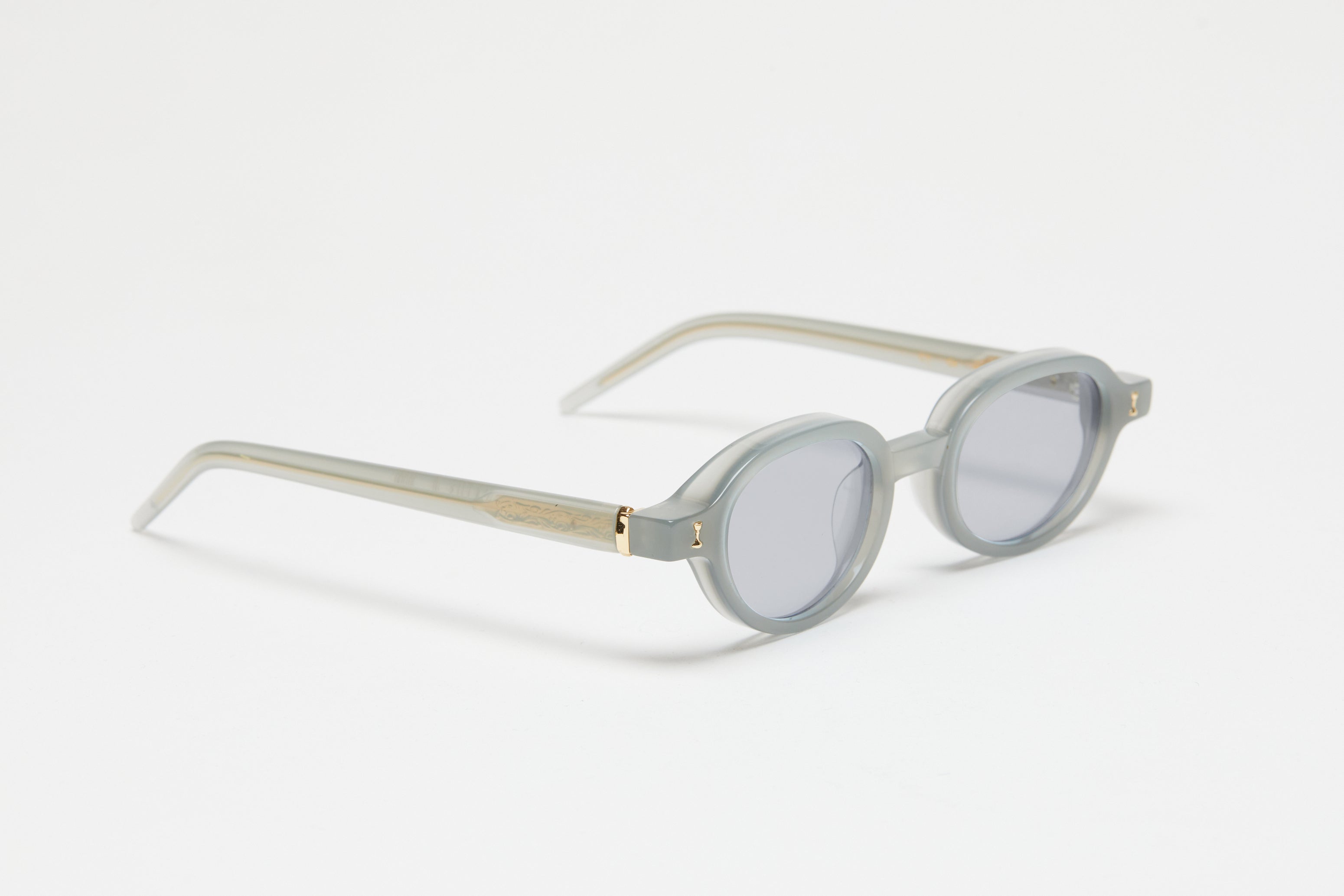 Artus CJ Milky Grey acetate sunglasses — Light Grey, three-quarter view