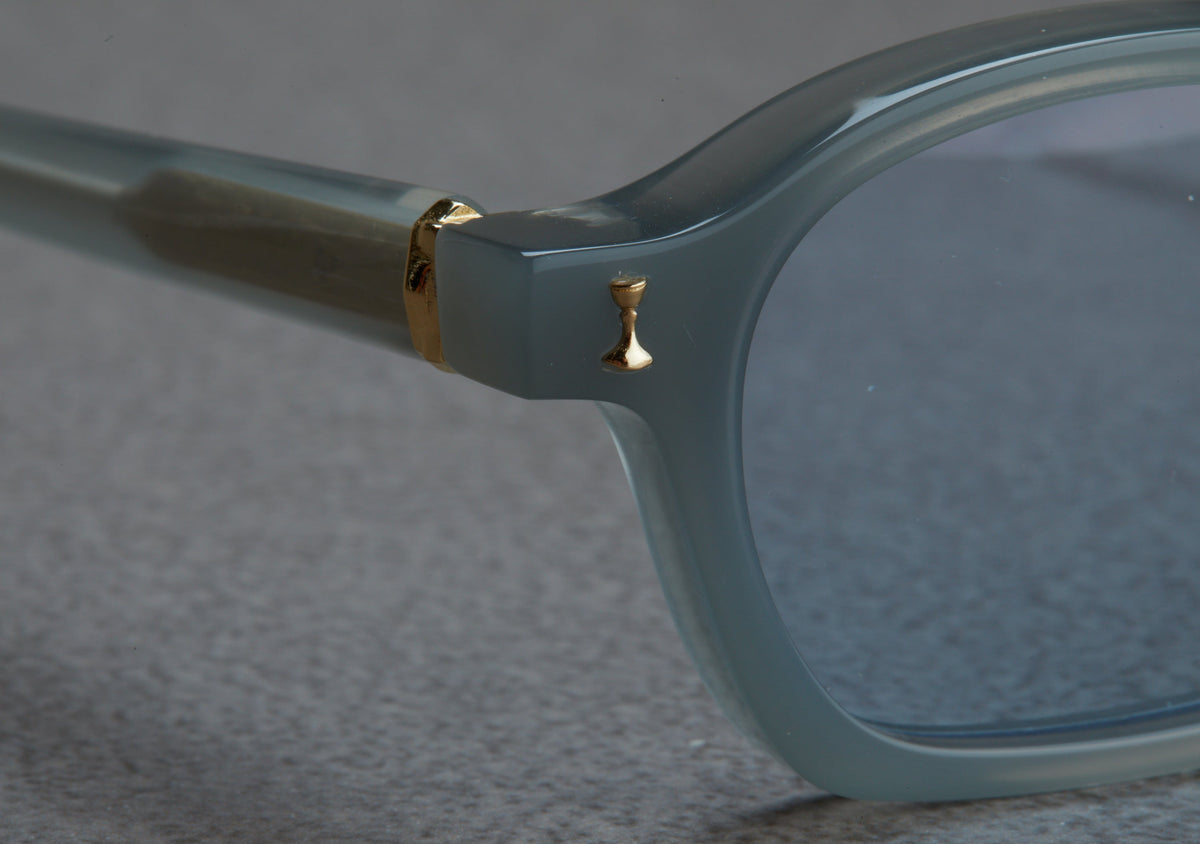 Artus AMO Milky Grey acetate sunglasses — Light Grey, three-quarter view