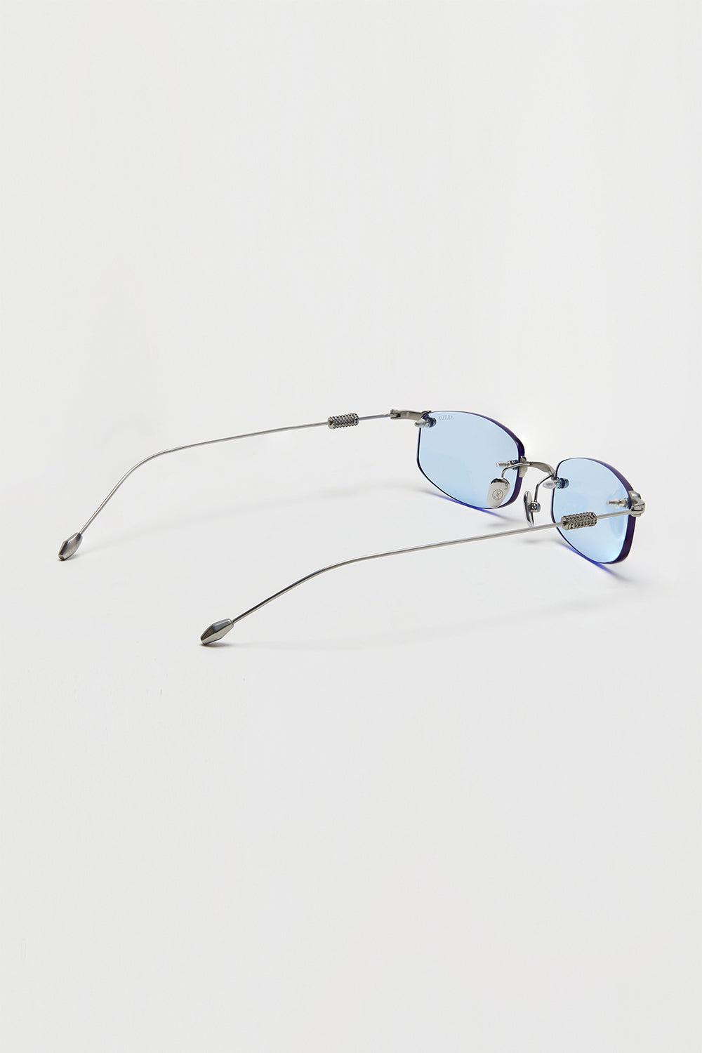 Artus ARI Ash Silver titanium sunglasses, size S — temple detail