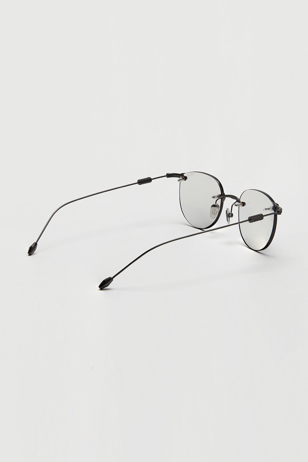 Artus ARI GunMetal titanium sunglasses, size L — temple detail